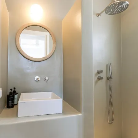 Lefkos Lofos In Paros