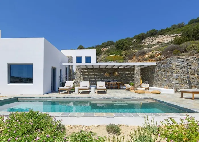 Lefkos Lofos In Paros